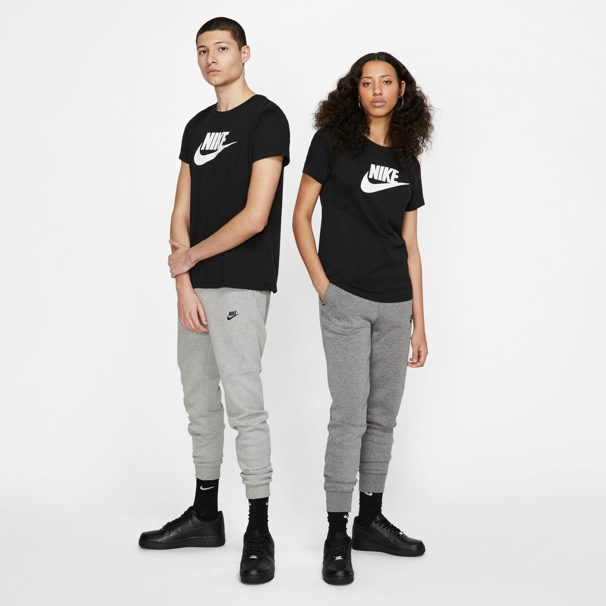  Nike Sportswear Essential Kadın Siyah T-Shirt