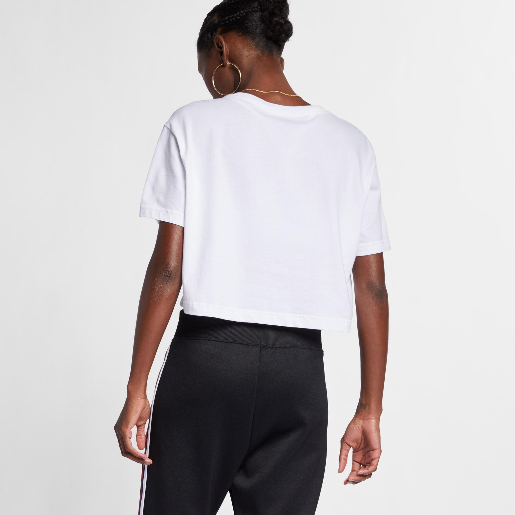  Nike Sportswear Essential Crop Kadın Beyaz T-Shirt