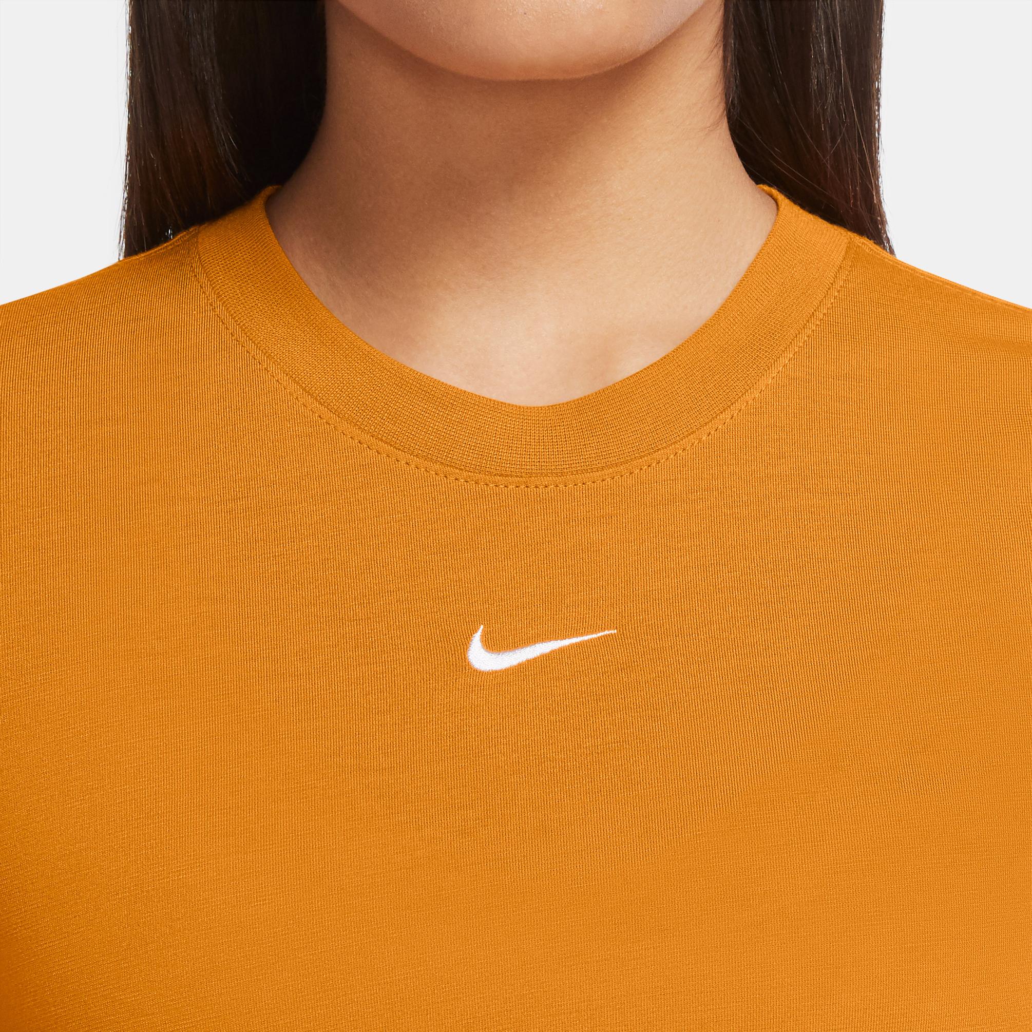  Nike Sportswear Essential Crop Kadın Turuncu T-Shirt