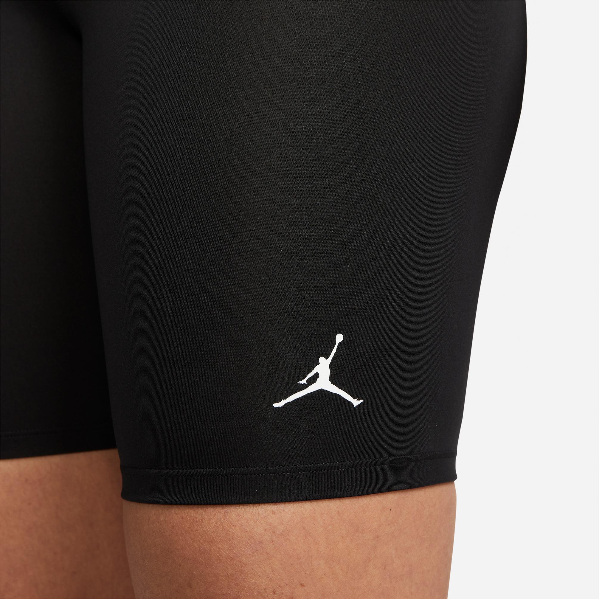  Jordan Essentials Leg Core Kadın Siyah Şort