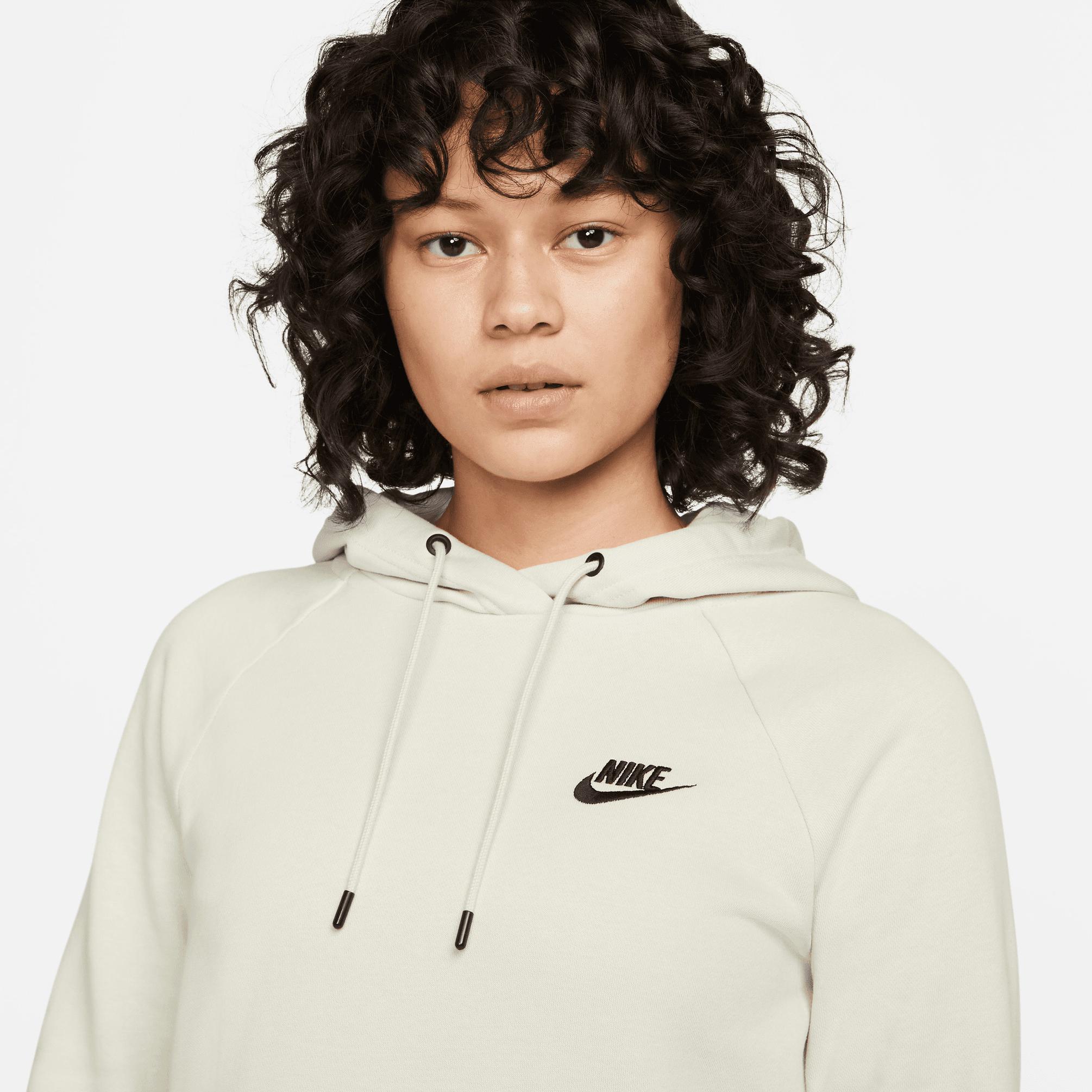  Nike Sportswear Essential Kadın Beyaz Sweatshirt