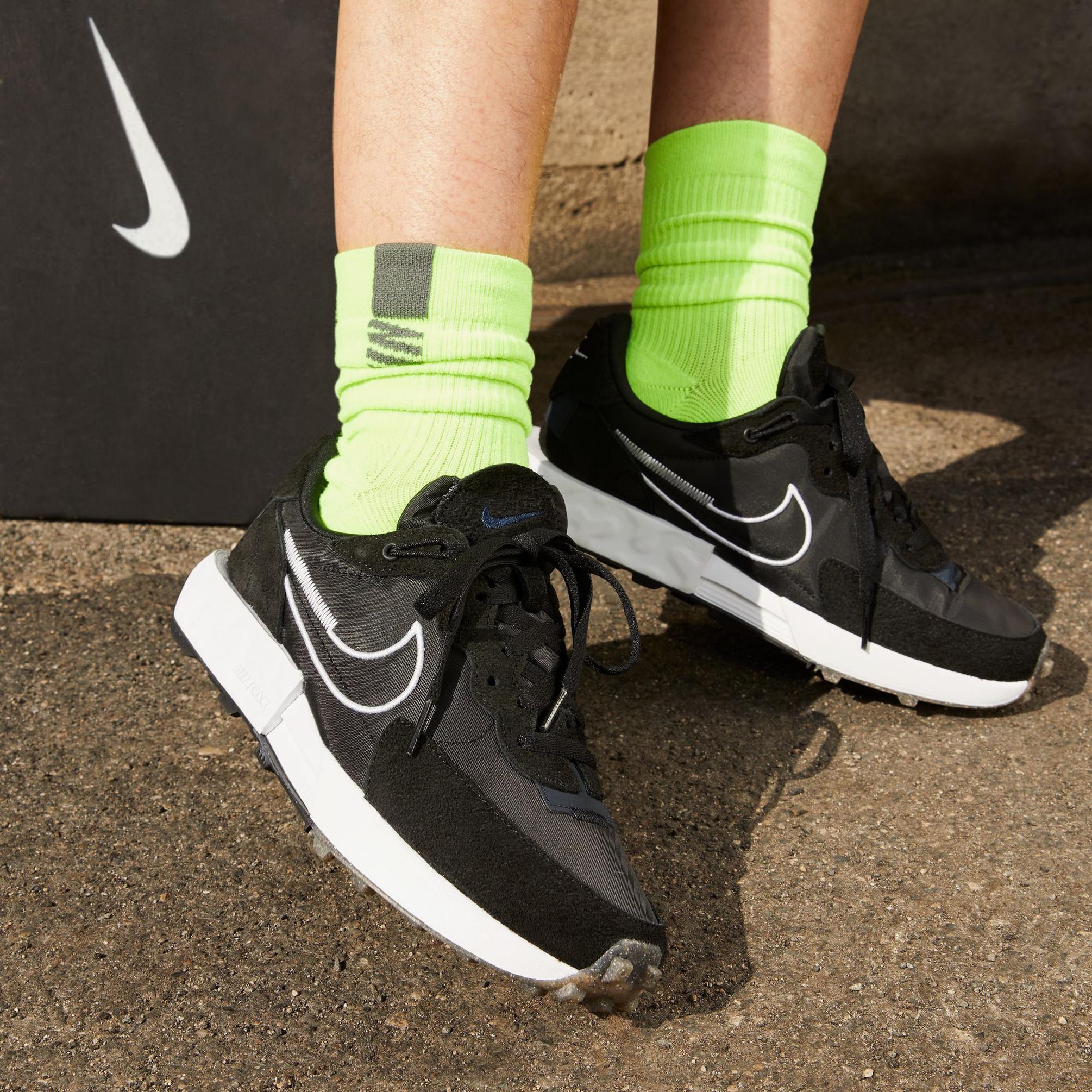  Nike Fontanka Waffle Kadın Siyah Spor Ayakkabı