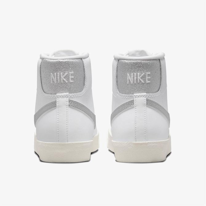  Nike Blazer Mid '77 ESS Kadın Beyaz Sneaker