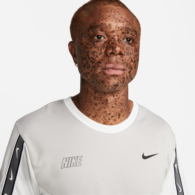  Nike Repeat Erkek Beyaz T-Shirt