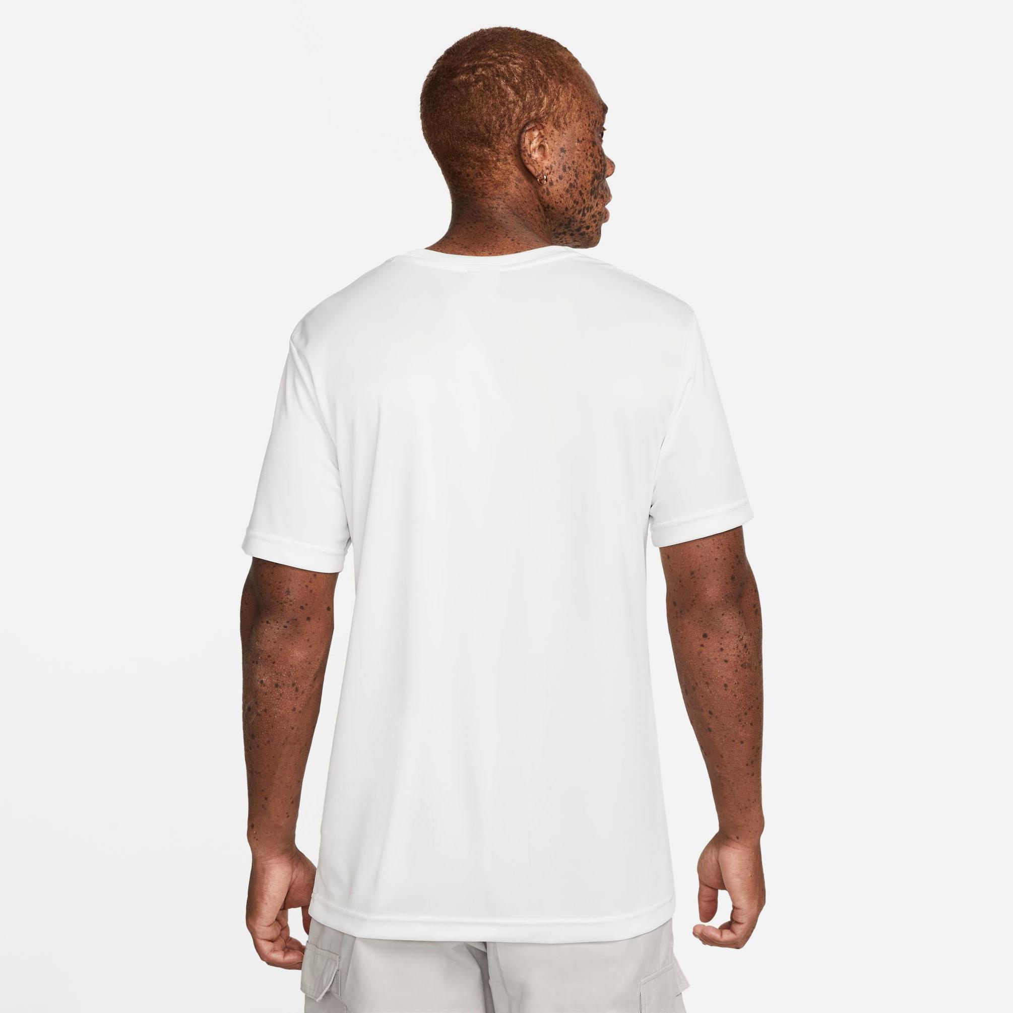  Nike Repeat Erkek Beyaz T-Shirt