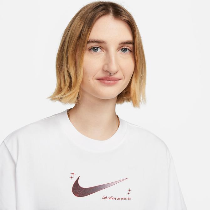  Nike Sportswear Boxy Kadın Beyaz T-Shirt