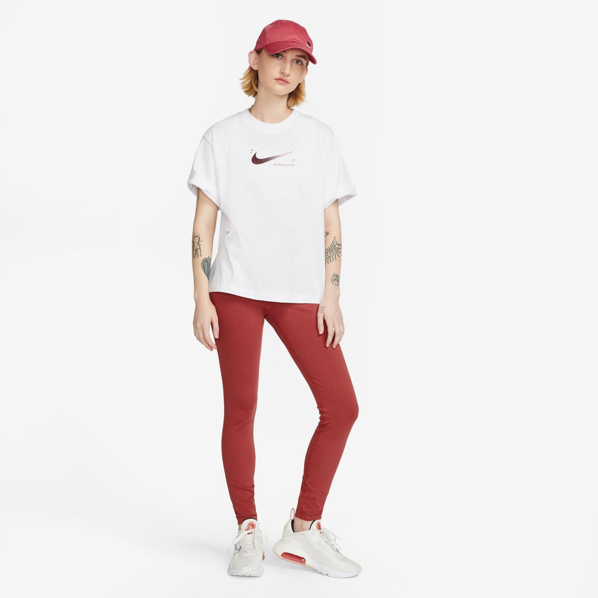  Nike Sportswear Boxy Kadın Beyaz T-Shirt
