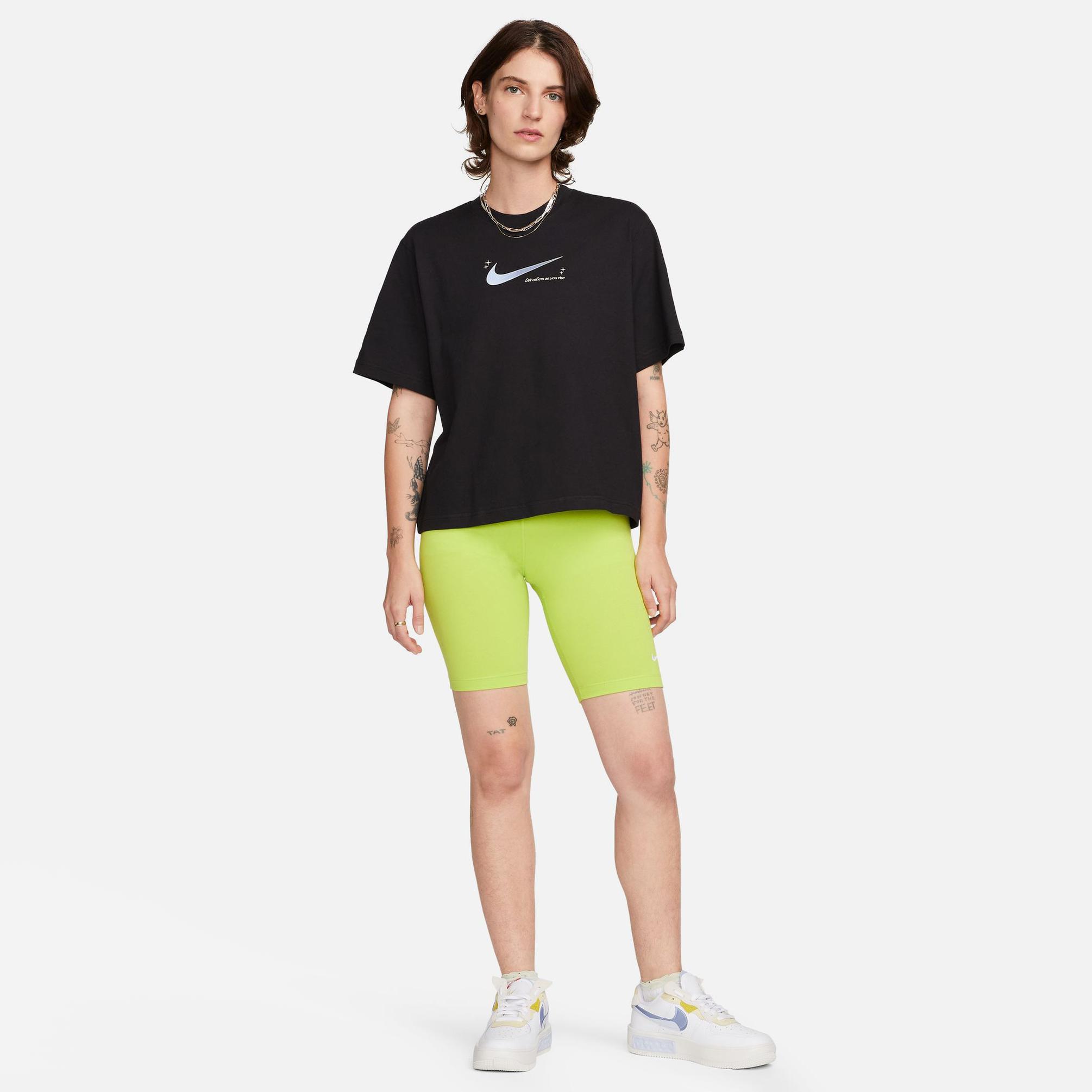  Nike Sportswear Boxy Kadın Siyah T-Shirt