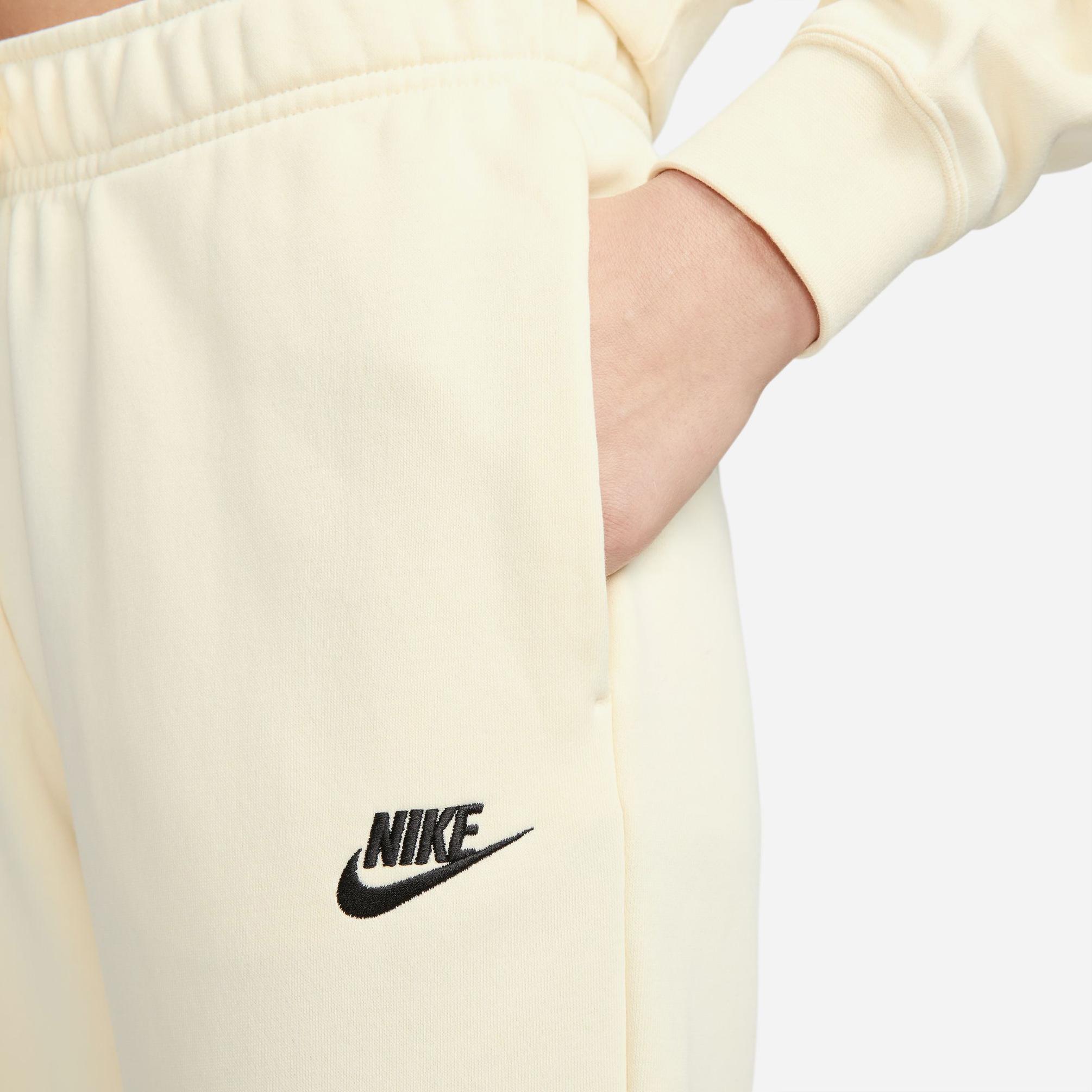  Nike Sportswear Club Fleece Mid-Rise Kadın Krem Eşofman Altı