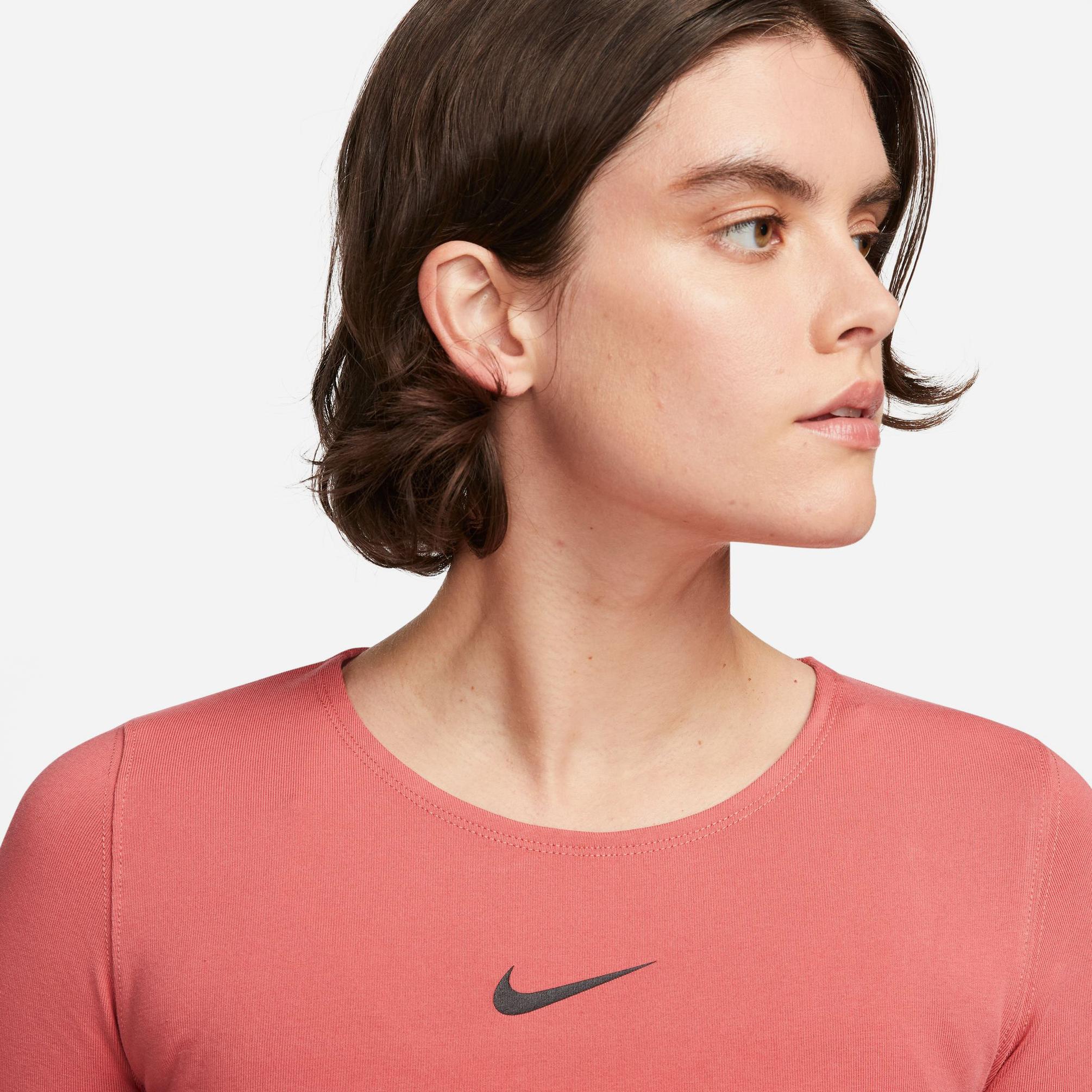  Nike Sportswear Crop Tape Top Kadın Kırmızı  T-Shirt