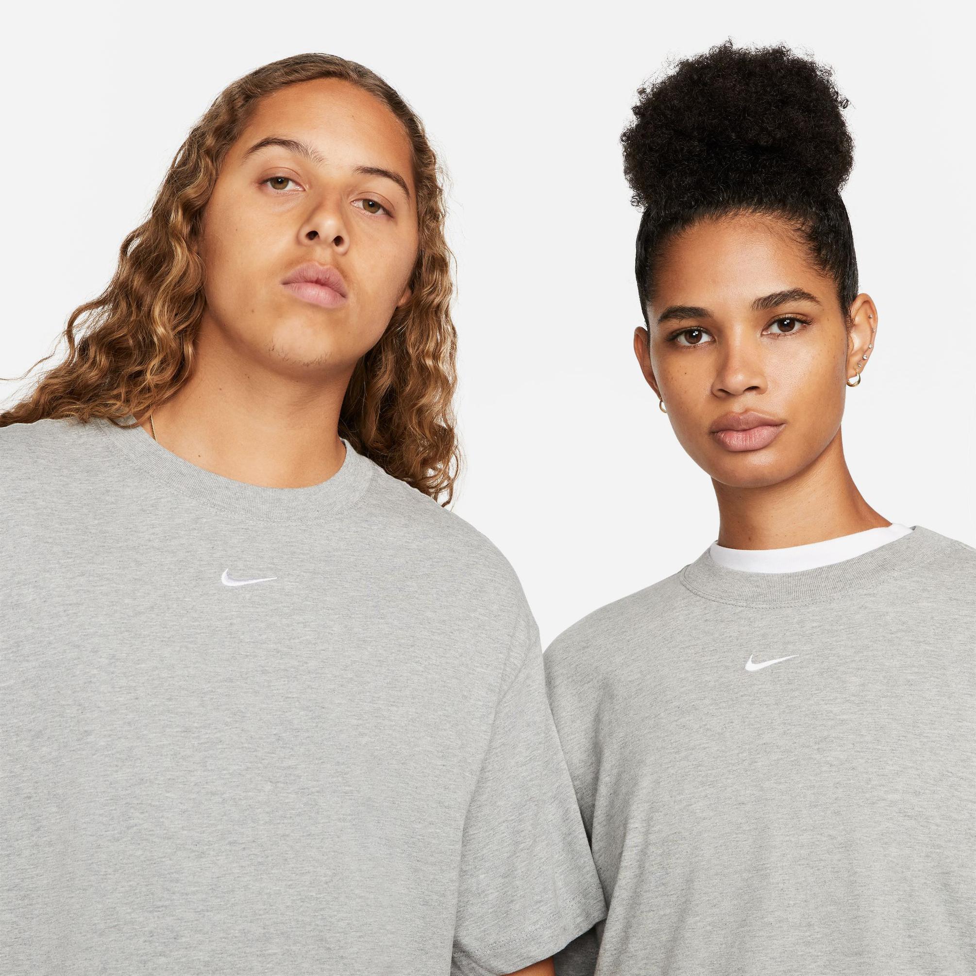  Nike Sportswear Essentials Unisex Gri T-Shirt