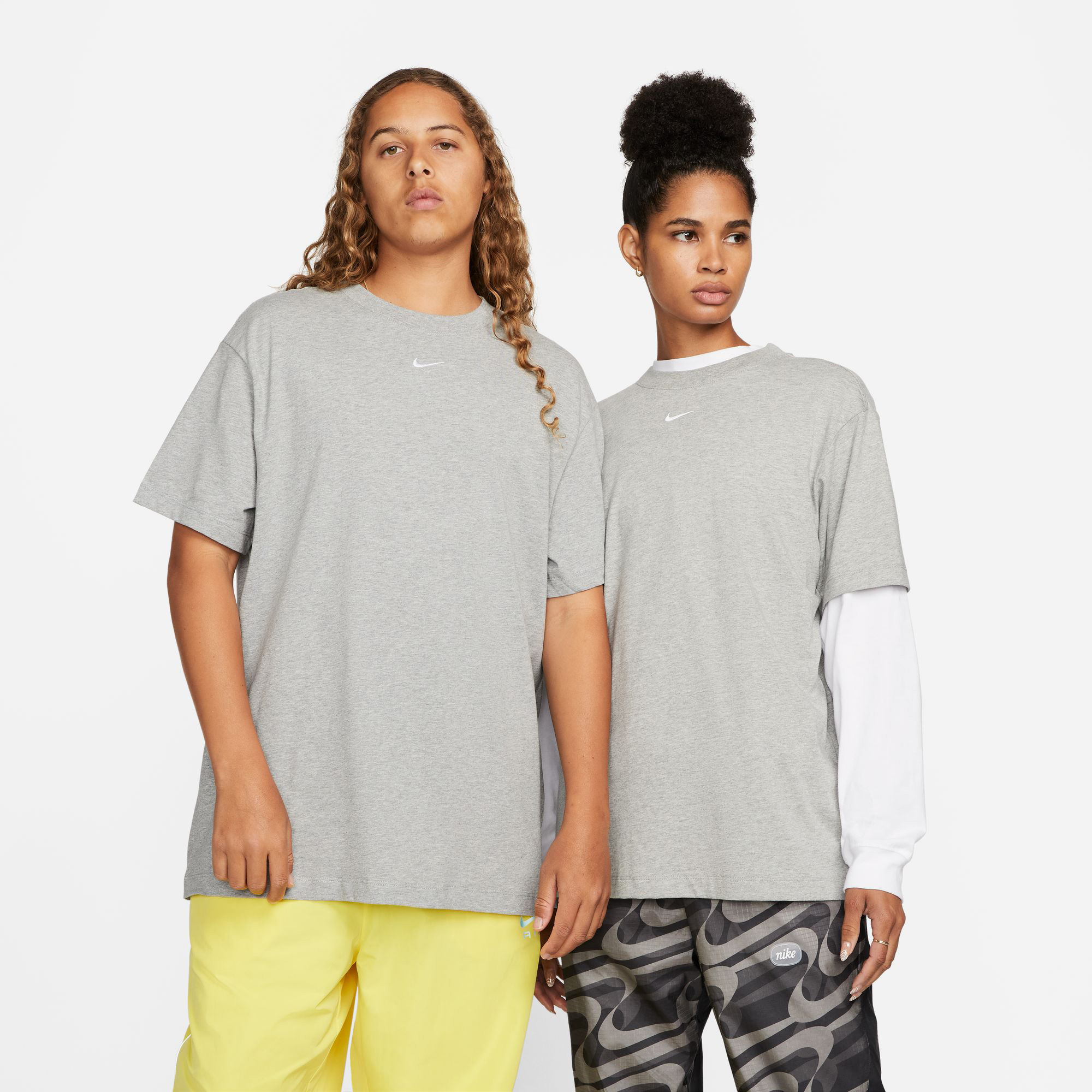 Nike Sportswear Essentials Unisex Gri T-Shirt
