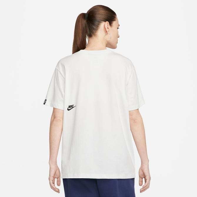  Nike Utility Graphic Kadın Beyaz T-Shirt
