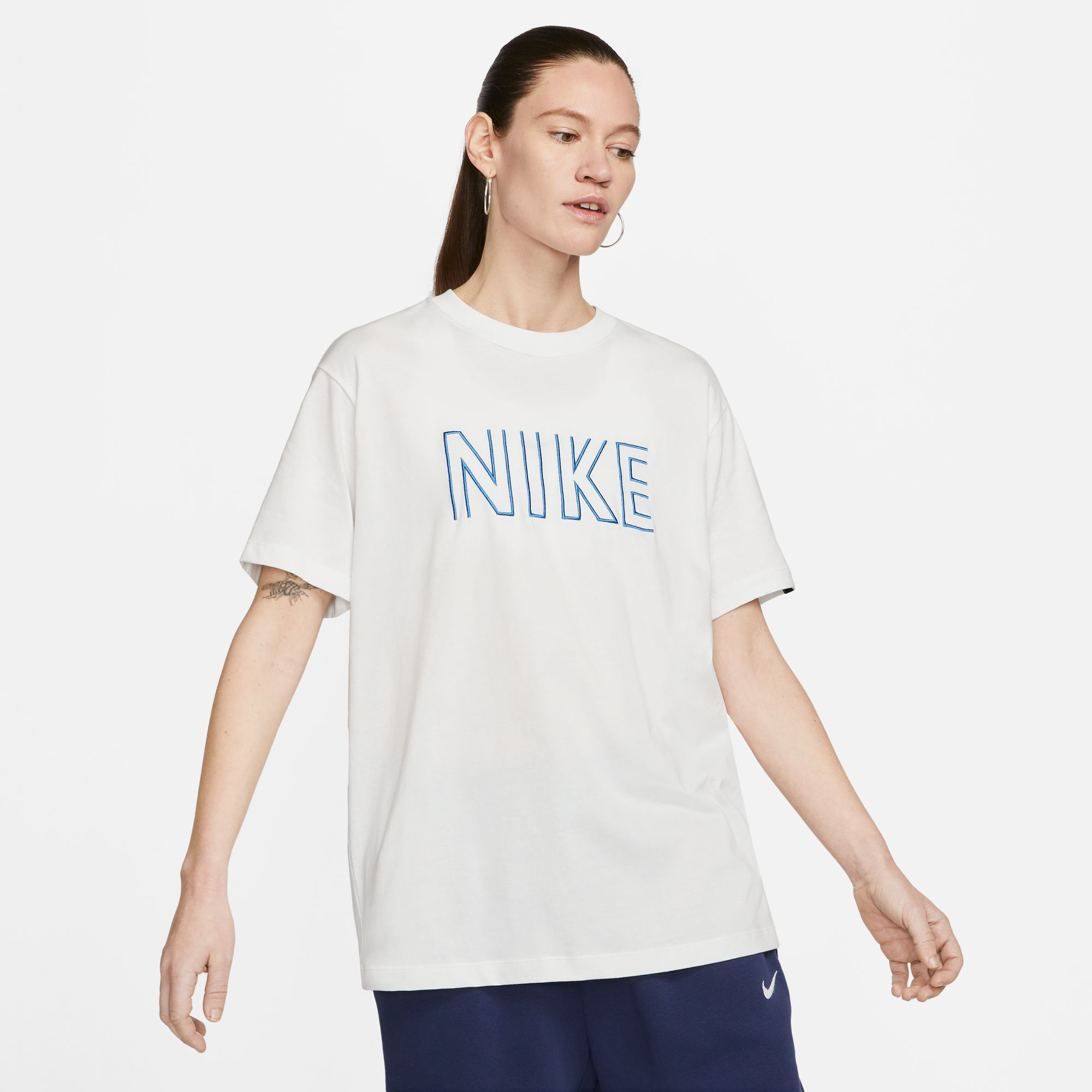 Nike Utility Graphic Kadın Beyaz T-Shirt
