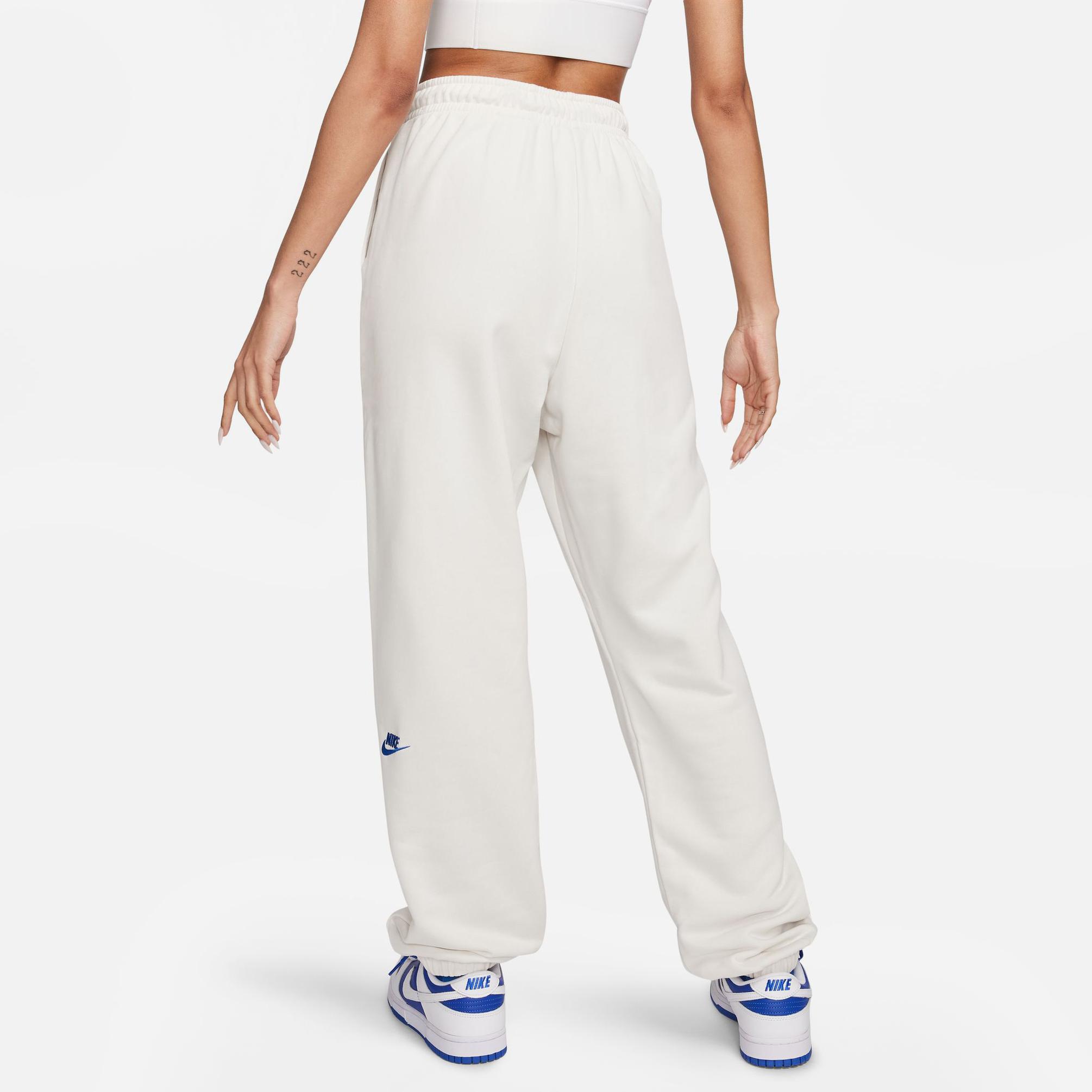  Nike Sportswear Oversized High-Waisted Kadın Beyaz Eşofman Altı