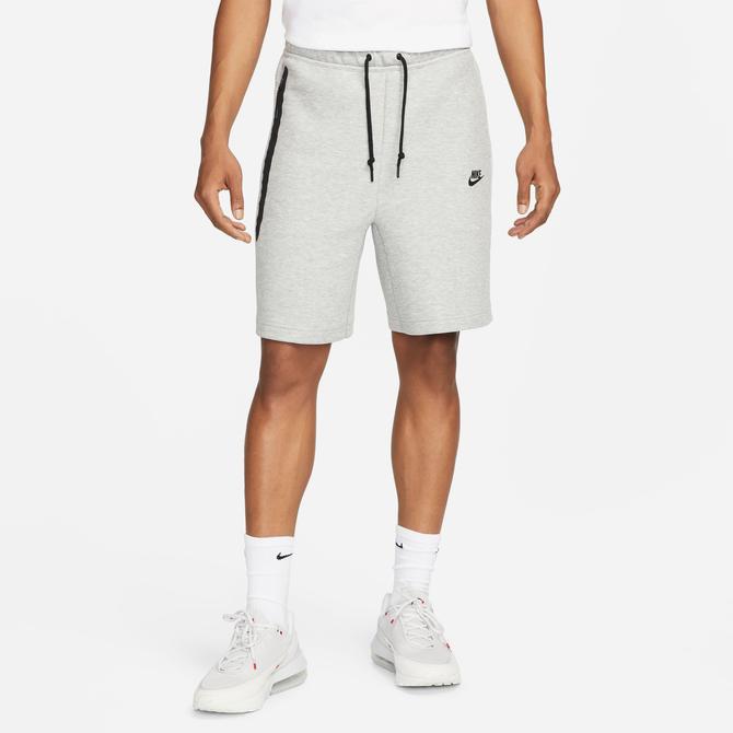  Nike Sportswear Tech Fleece Erkek Gri Şort