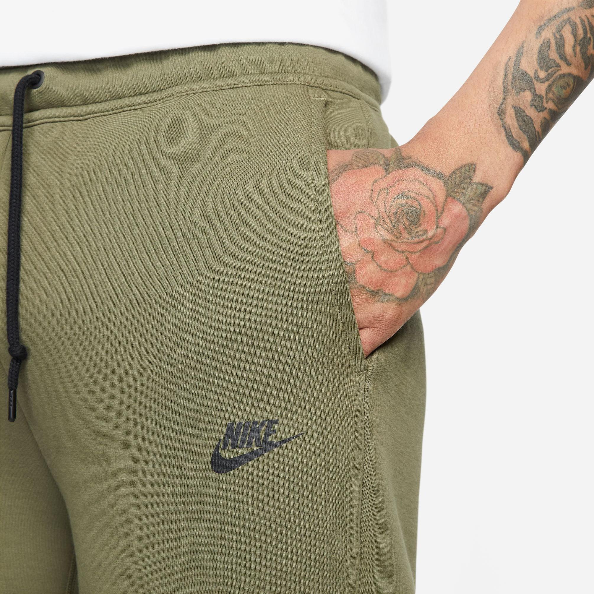  Nike Sportswear Tech Fleece Erkek Yeşil Şort