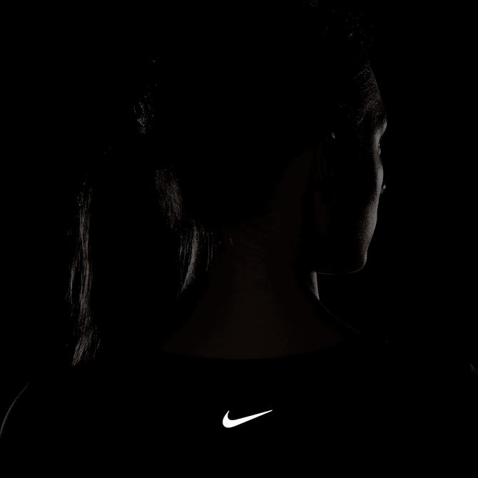  Nike One Fitted Dri-FIT Kadın Siyah T-Shirt