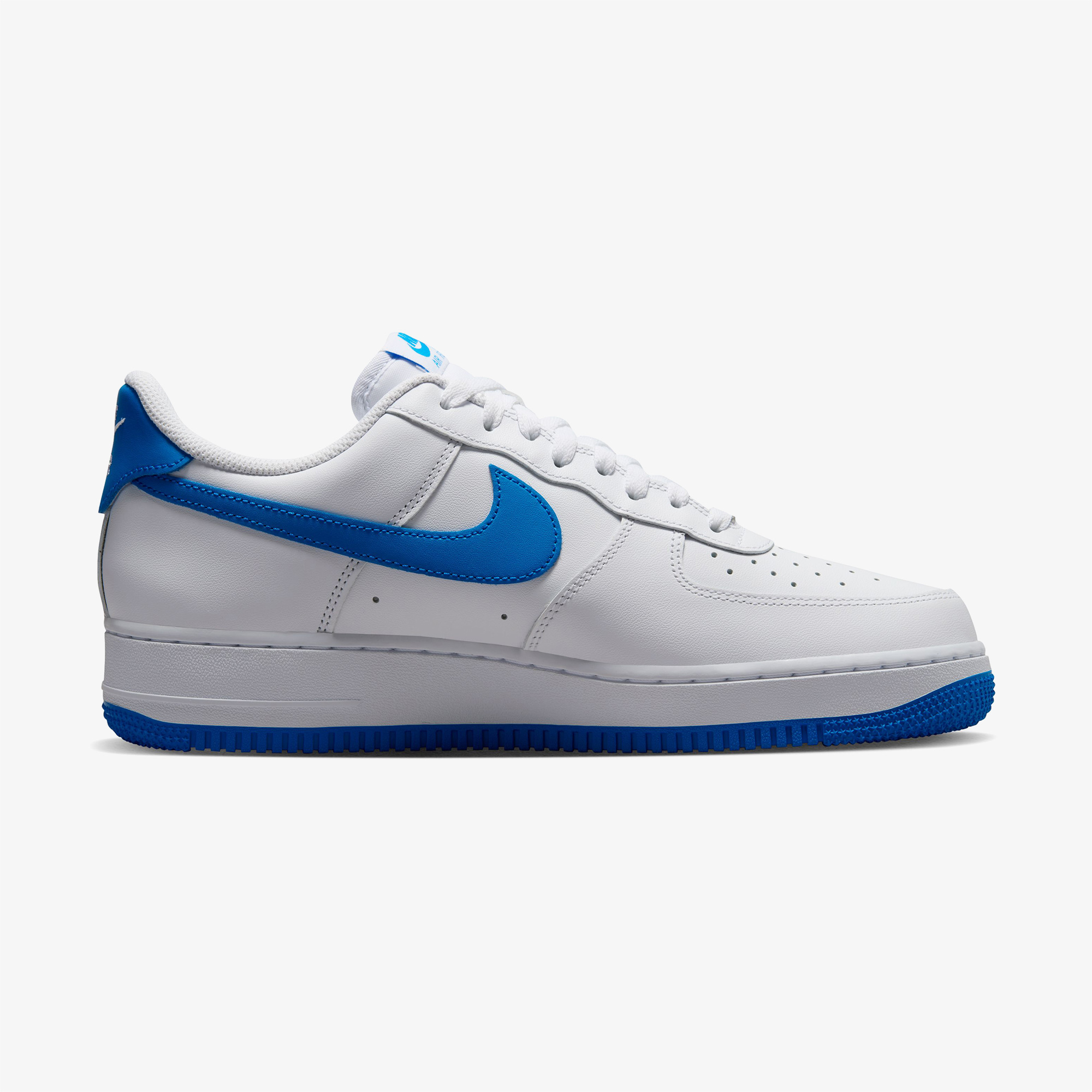 Nike Air Force 1 07 FlyEase Sportswear Erkek Beyaz Spor Ayakkabı