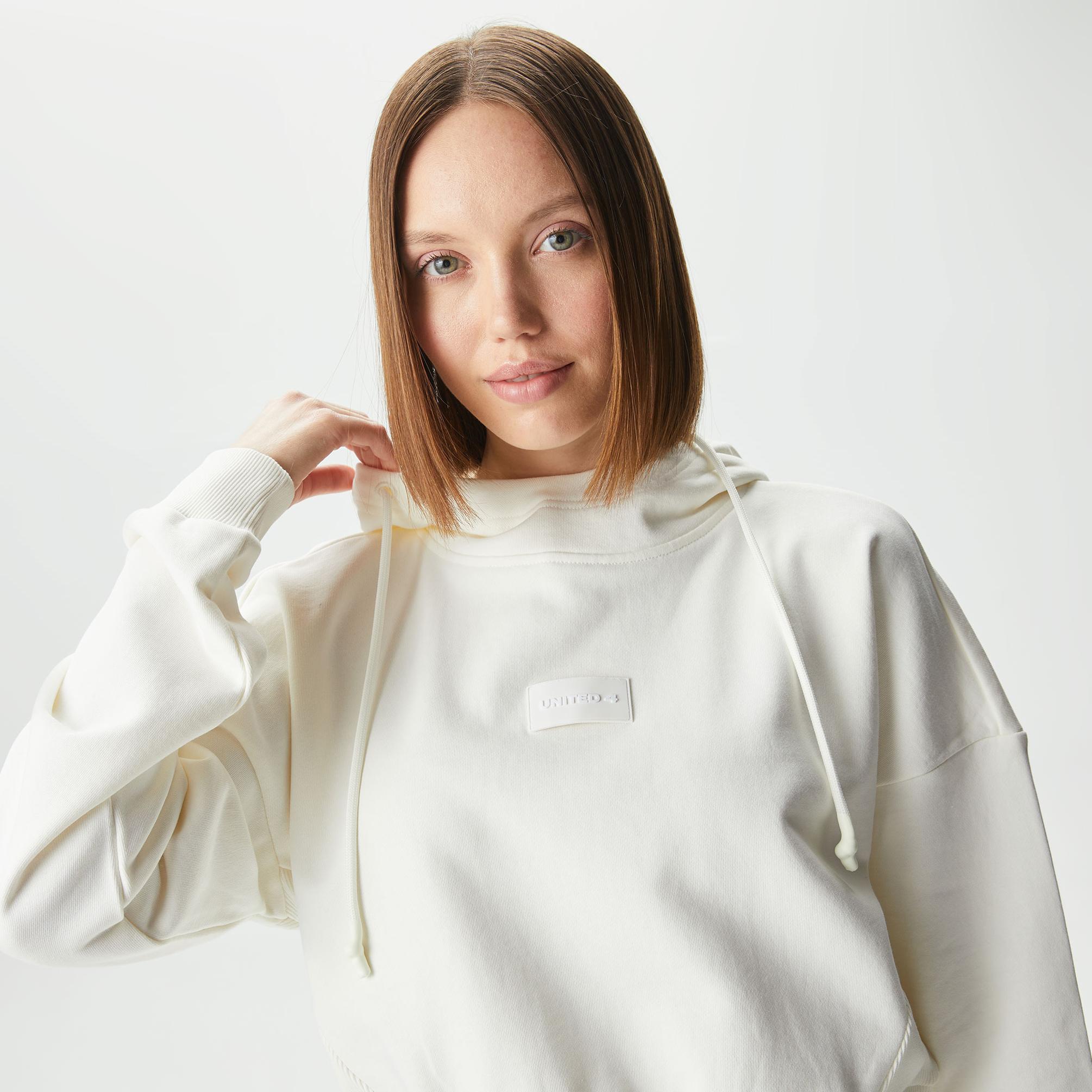  United Classic Kadın Beyaz Sweatshirt