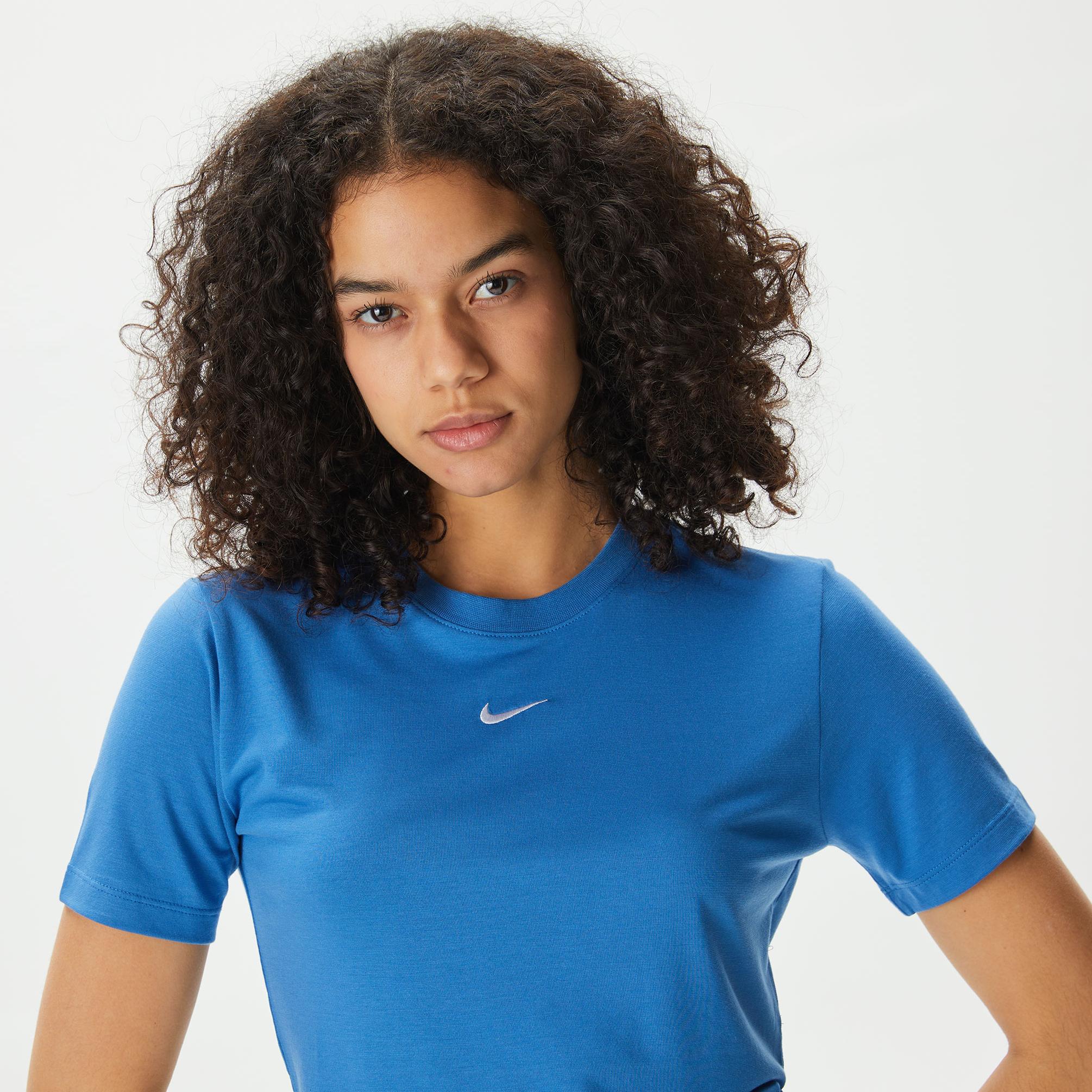  Nike Sportswear Essential Kadın Mavi Crop T-Shirt