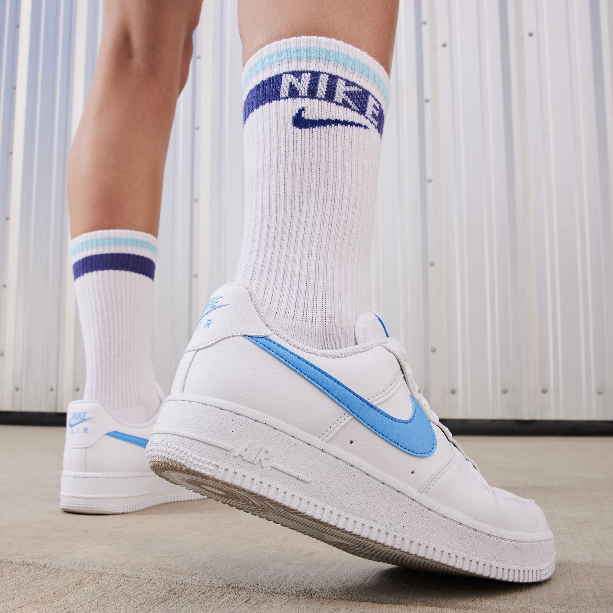  Nike Air Force 1 07 SE Sportswear Kadın Beyaz Spor Ayakkabı